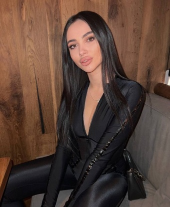 Мой опыт позволяет мне предоставить тебе широкий спектр услуг, которые будут удовлетворять все твои желания. Я прекрасно знаю, как доставить незабываемое удовольствие, воплотить в жизнь твои самые сокровенные фантазии. Мои фото говорят сами за себя - я по-настоящему сексуальна и соблазнительна. Встречаясь со мной, ты получишь непревзойденные ощущения и море желанного наслаждения. Рада получить отклики и комментарии от тех, кто уже наслаждался моей компанией. Забудь обо всем и окунись со мной в океан удовольствия. Доверься мне, и ты не пожалеешь. Жду встречи в Москве! 💋❤️🌃 14716, 22 года